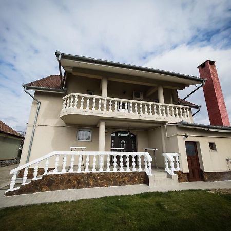 Casa Blanco Hotel Oradea Ngoại thất bức ảnh