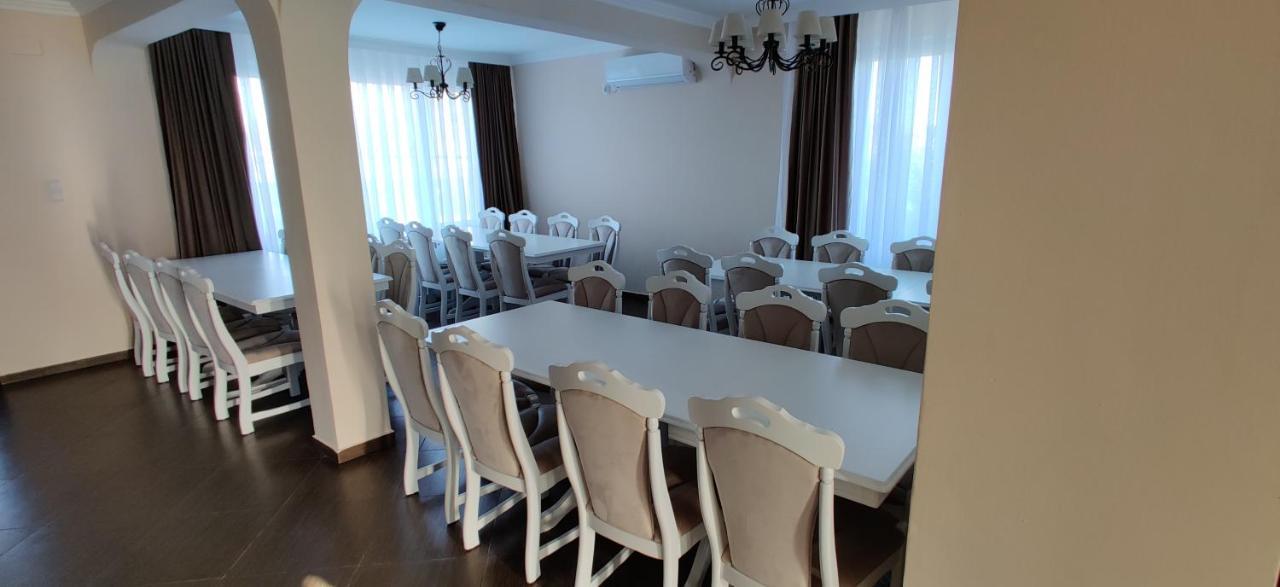 Casa Blanco Hotel Oradea Ngoại thất bức ảnh