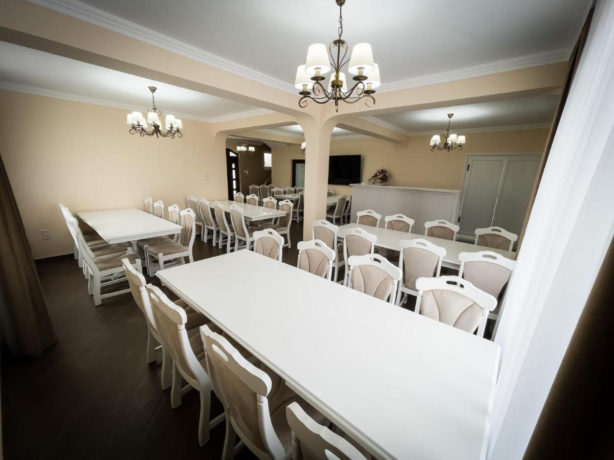 Casa Blanco Hotel Oradea Ngoại thất bức ảnh