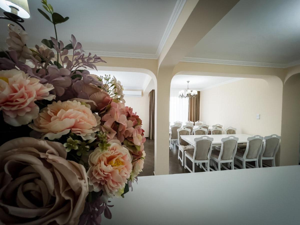 Casa Blanco Hotel Oradea Ngoại thất bức ảnh